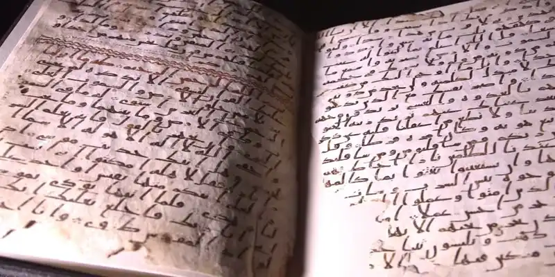 Do not differ in the Quran and do not dispute about it, as it does not differ nor does it fail (Commentary from Ibn alJazari)